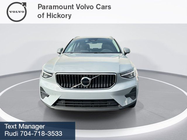 2025 Volvo XC40 Core Bright Theme