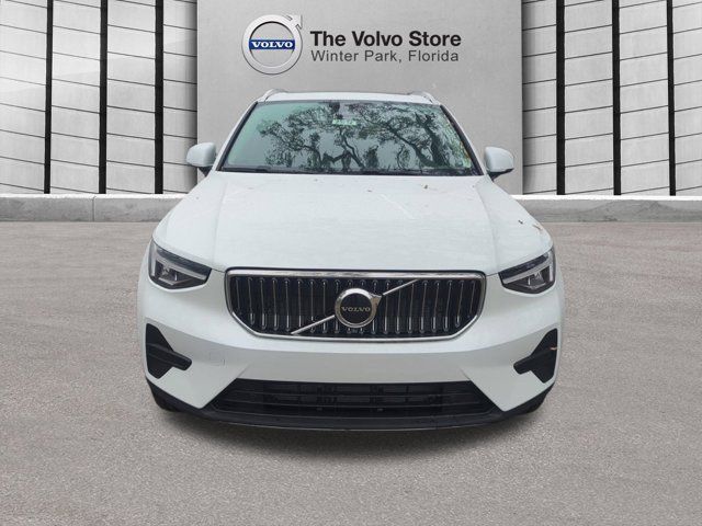 2025 Volvo XC40 Core Bright Theme