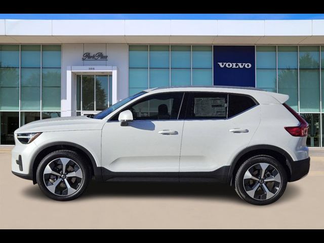 2025 Volvo XC40 Core Bright Theme