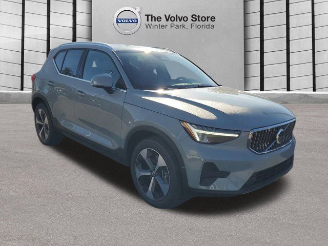 2025 Volvo XC40 Core Bright Theme