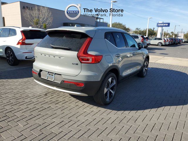 2025 Volvo XC40 Core Bright Theme