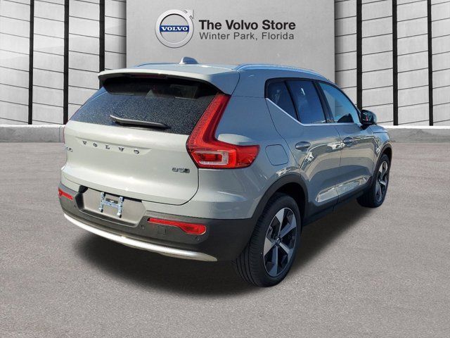 2025 Volvo XC40 Core Bright Theme