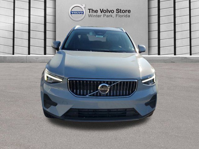 2025 Volvo XC40 Core Bright Theme