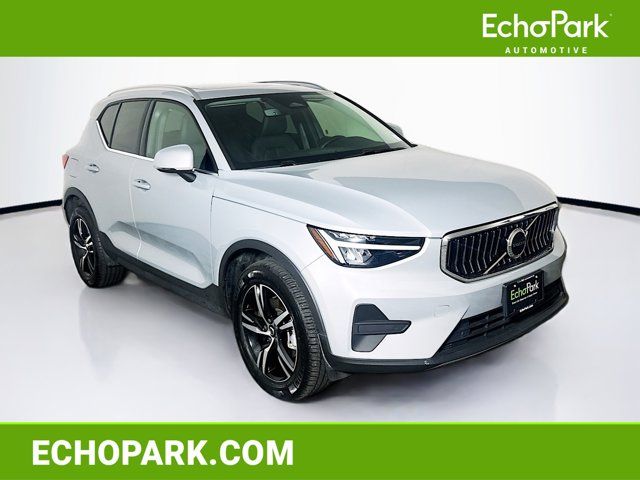 2025 Volvo XC40 Core Bright Theme