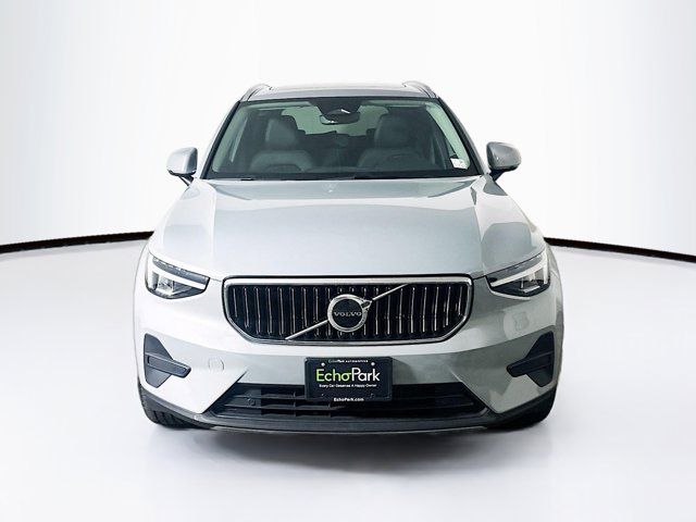 2025 Volvo XC40 Core Bright Theme