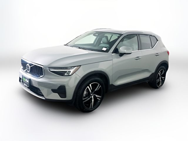 2025 Volvo XC40 Core Bright Theme