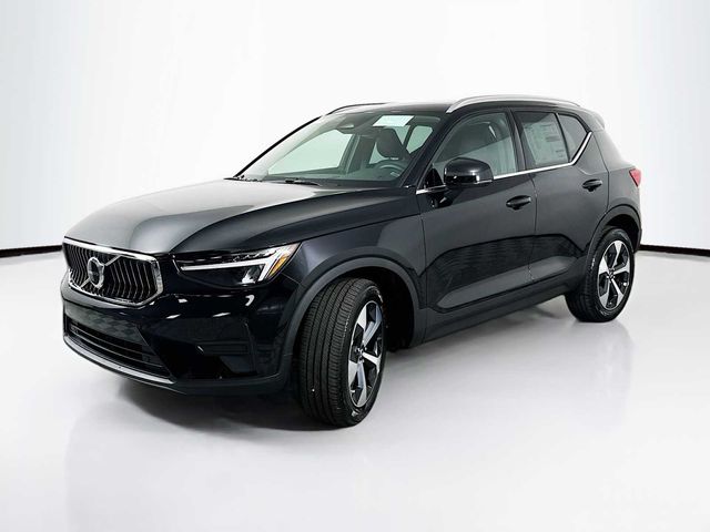 2025 Volvo XC40 Core Bright Theme