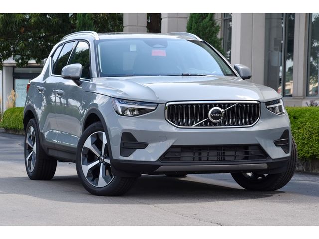 2025 Volvo XC40 Core Bright Theme