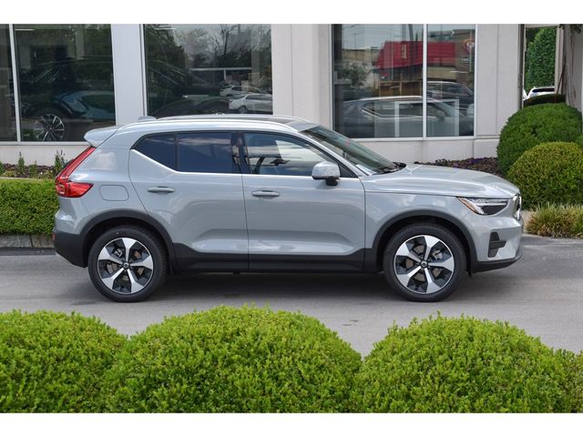 2025 Volvo XC40 Core Bright Theme