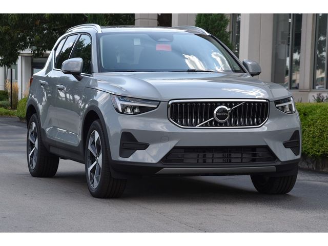 2025 Volvo XC40 Core Bright Theme