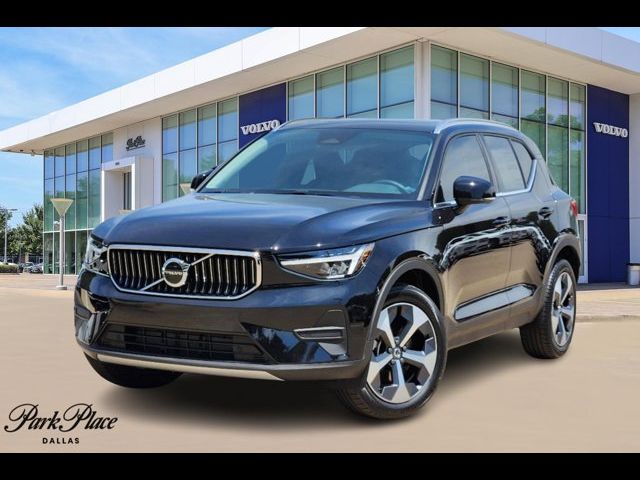 2025 Volvo XC40 Core Bright Theme