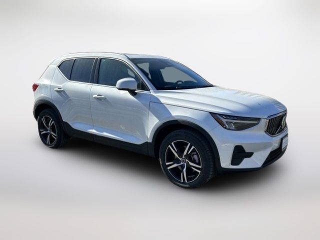 2025 Volvo XC40 Core Bright Theme