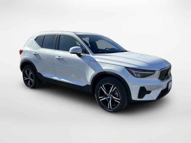 2025 Volvo XC40 Core Bright Theme