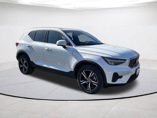 2025 Volvo XC40 Core Bright Theme