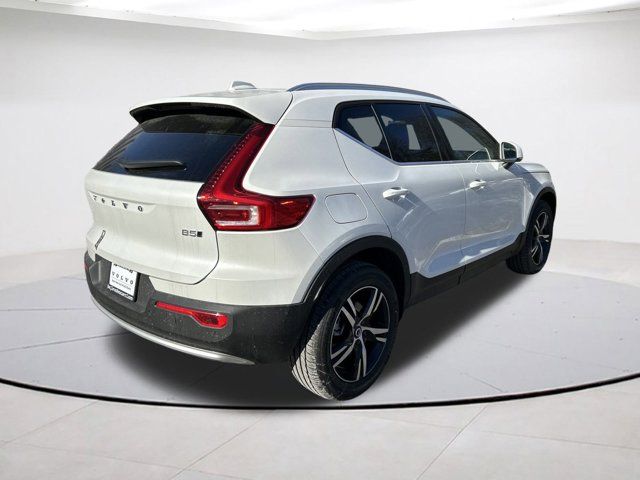 2025 Volvo XC40 Core Bright Theme