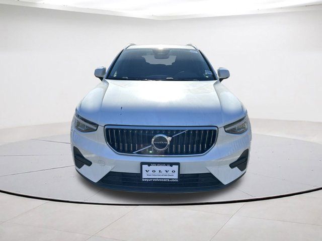 2025 Volvo XC40 Core Bright Theme