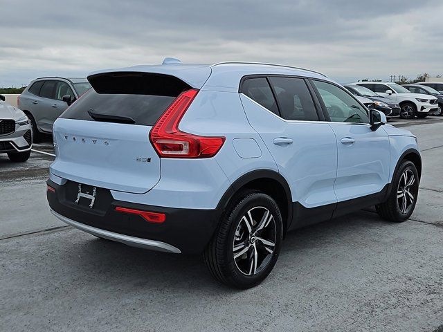 2025 Volvo XC40 Core Bright Theme