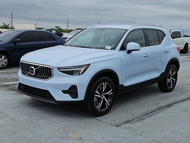 2025 Volvo XC40 Core Bright Theme