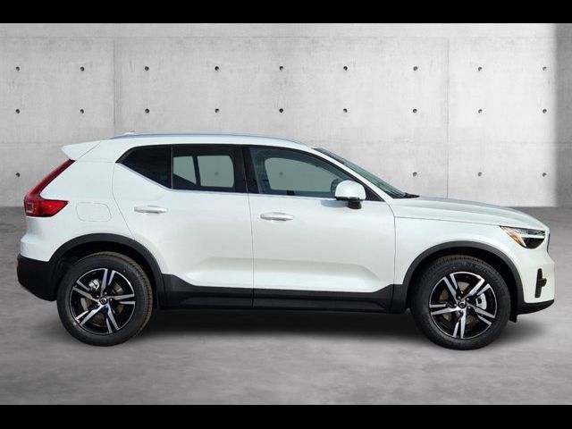 2025 Volvo XC40 Core Bright Theme