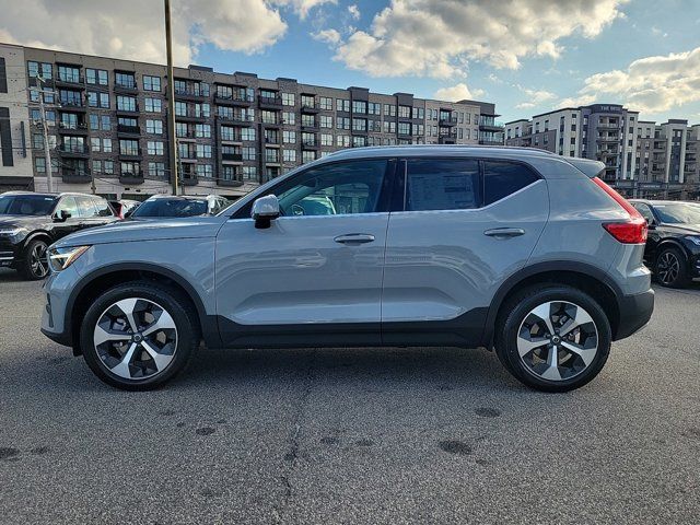 2025 Volvo XC40 Core Bright Theme