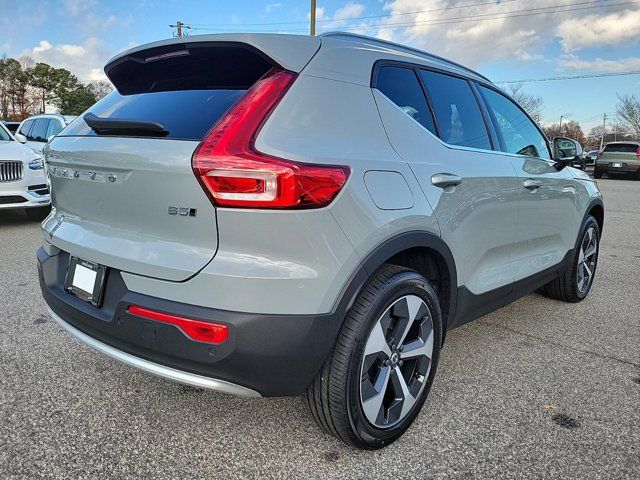 2025 Volvo XC40 Core Bright Theme