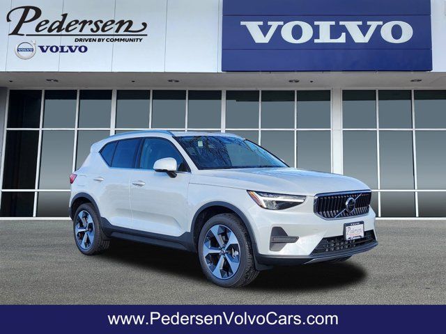 2025 Volvo XC40 Core Bright Theme