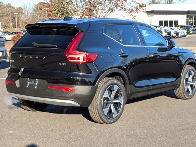 2025 Volvo XC40 Core Bright Theme