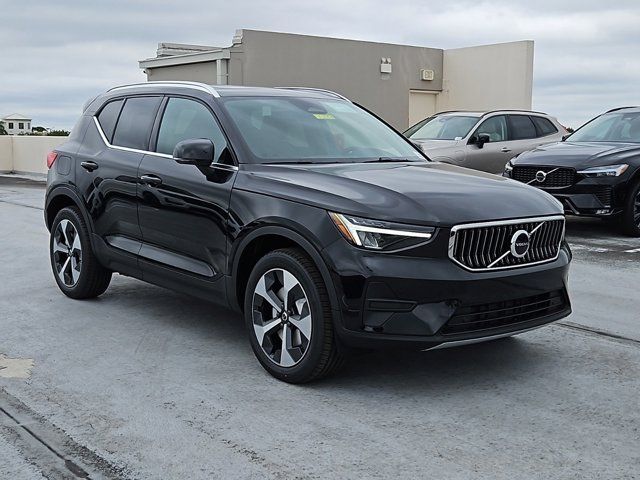 2025 Volvo XC40 Core Bright Theme