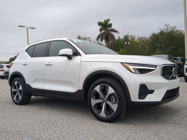 2025 Volvo XC40 Core Bright Theme