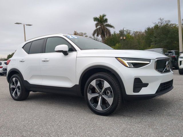 2025 Volvo XC40 Core Bright Theme