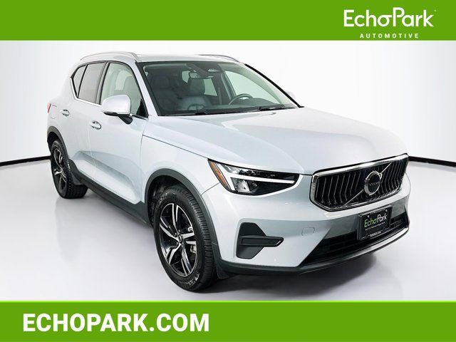2025 Volvo XC40 Core Bright Theme