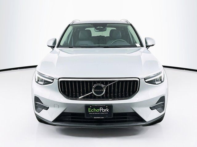 2025 Volvo XC40 Core Bright Theme