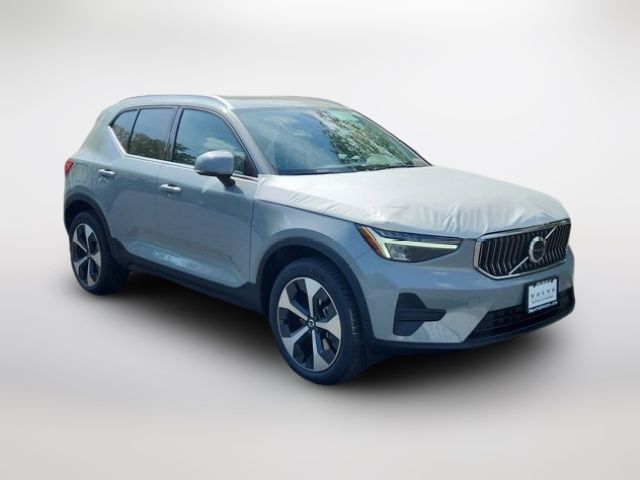 2025 Volvo XC40 Core Bright Theme