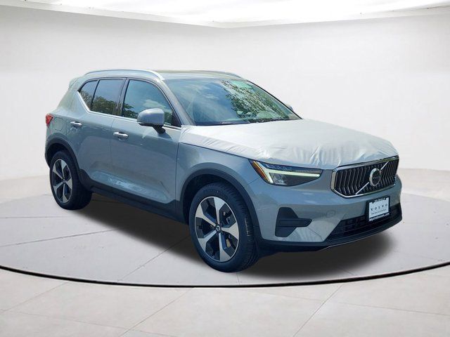2025 Volvo XC40 Core Bright Theme