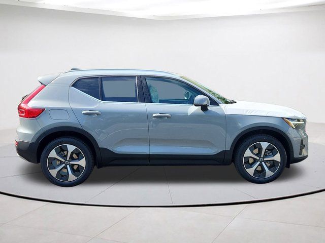 2025 Volvo XC40 Core Bright Theme