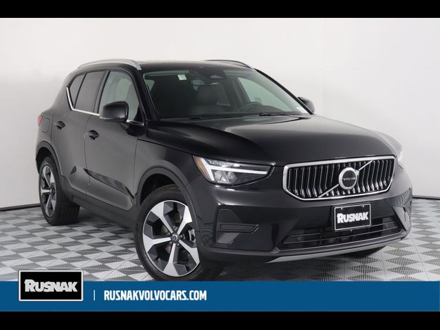 2025 Volvo XC40 Core Bright Theme