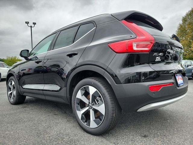 2025 Volvo XC40 Core Bright Theme