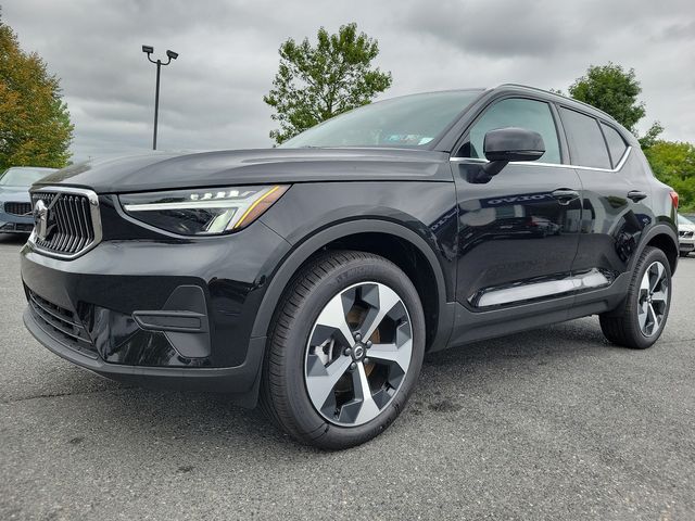 2025 Volvo XC40 Core Bright Theme