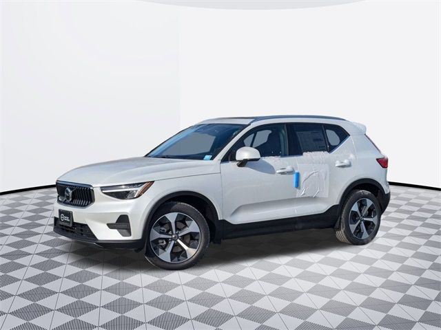 2025 Volvo XC40 Core Bright Theme