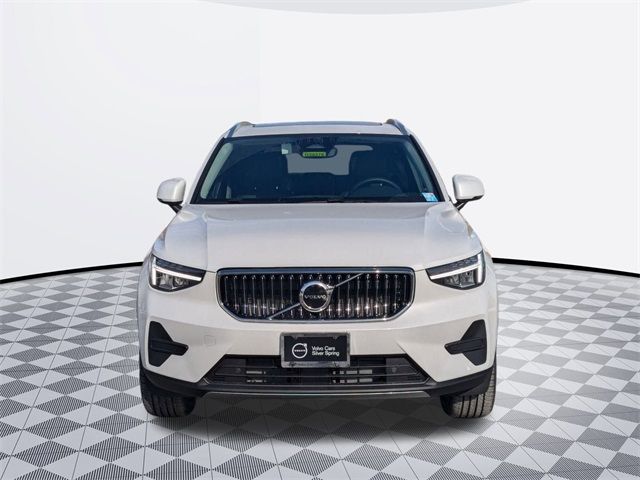 2025 Volvo XC40 Core Bright Theme