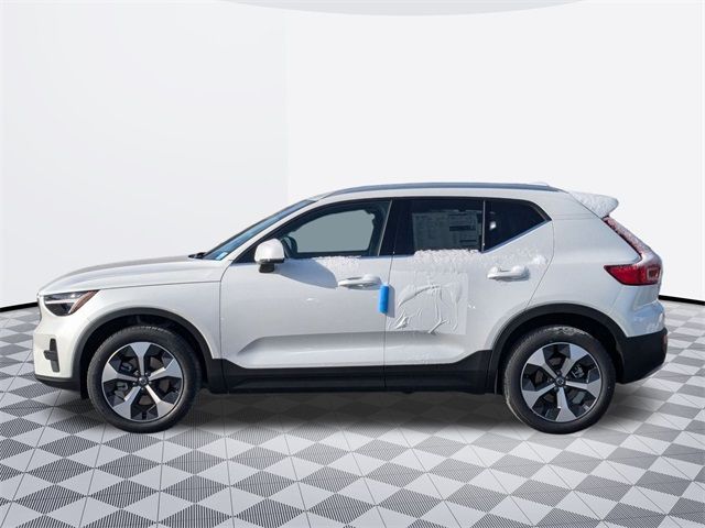 2025 Volvo XC40 Core Bright Theme