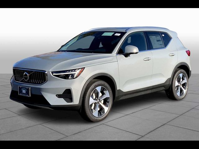 2025 Volvo XC40 Core Bright Theme