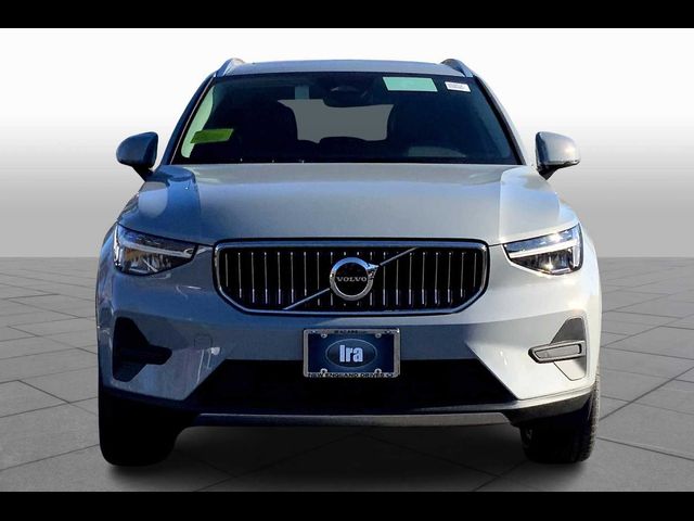 2025 Volvo XC40 Core Bright Theme