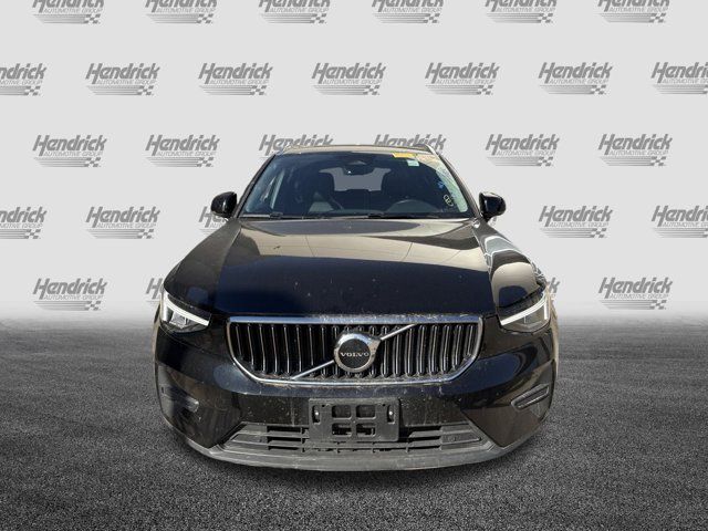 2025 Volvo XC40 Core Bright Theme