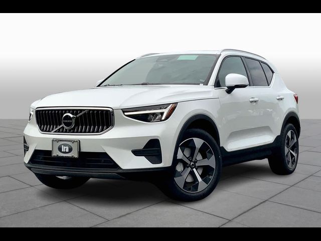 2025 Volvo XC40 Core Bright Theme