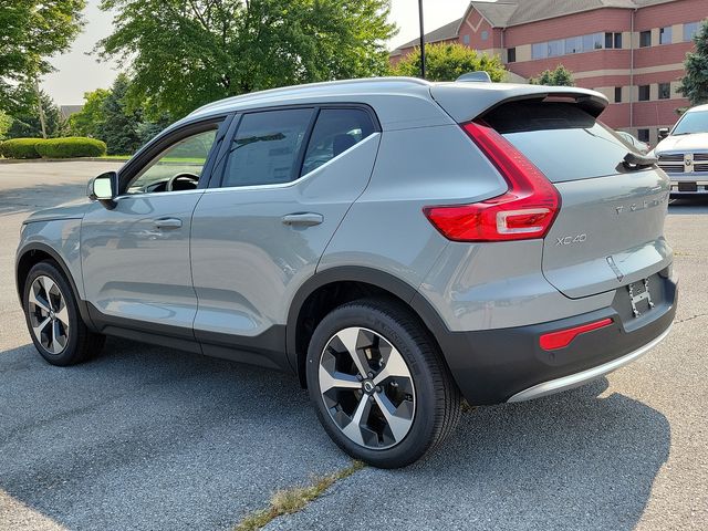 2025 Volvo XC40 Core Bright Theme