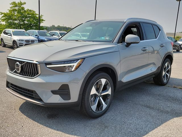 2025 Volvo XC40 Core Bright Theme