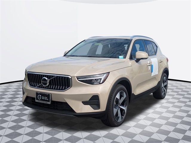 2025 Volvo XC40 Core Bright Theme