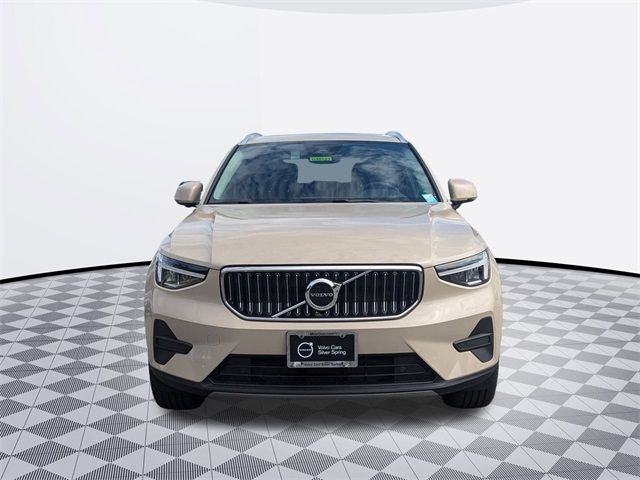 2025 Volvo XC40 Core Bright Theme