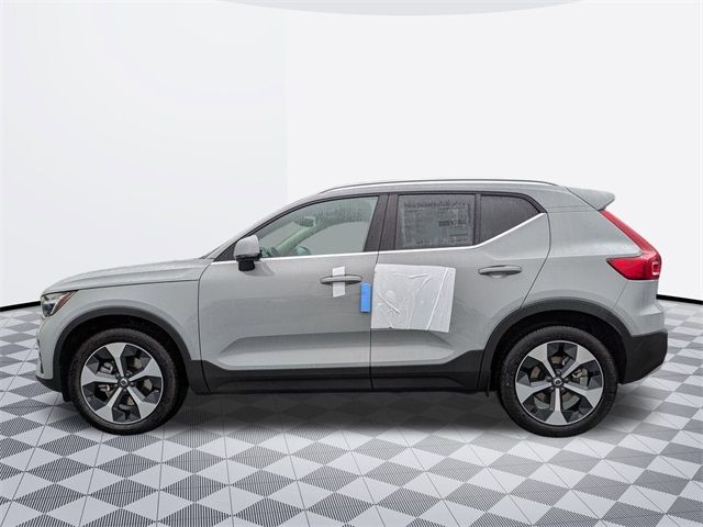 2025 Volvo XC40 Core Bright Theme